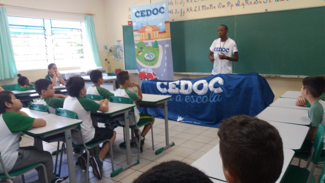 CEDOC VAI À ESCOLA(1)